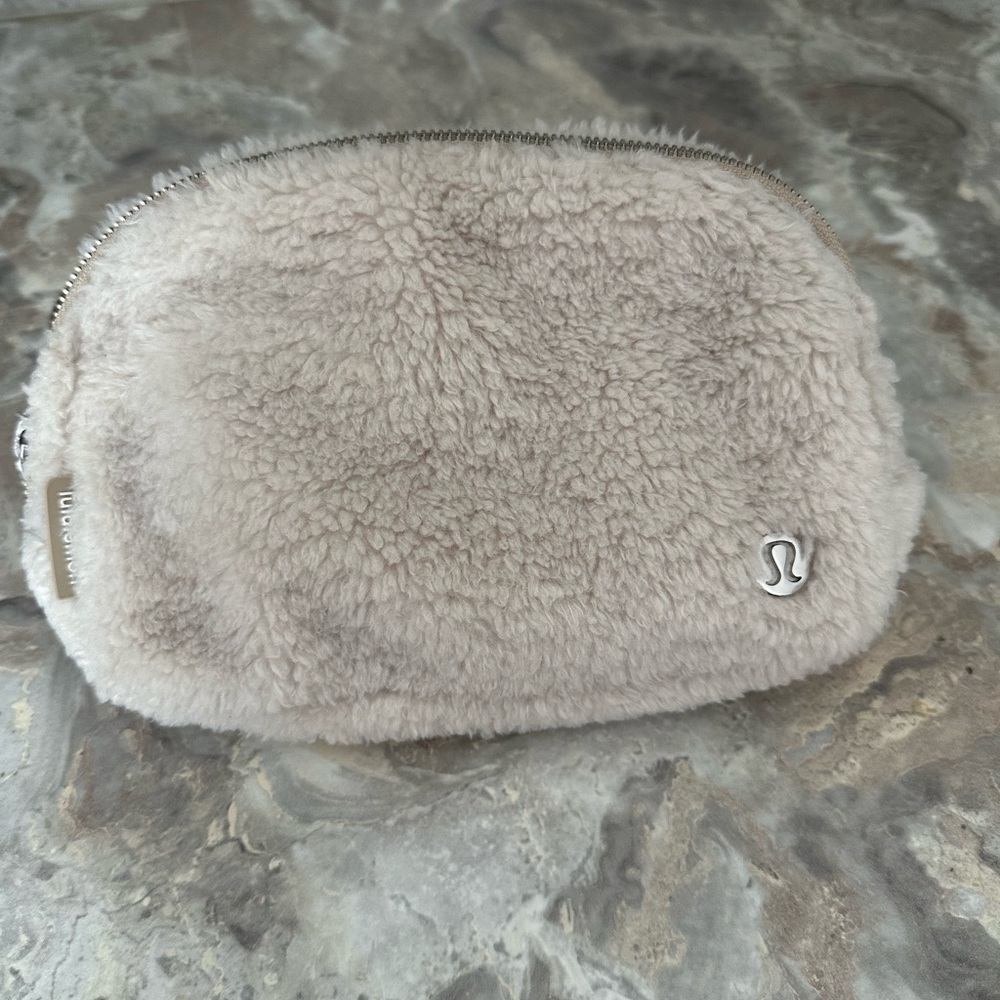 Sherpa Lululemon belt bag
